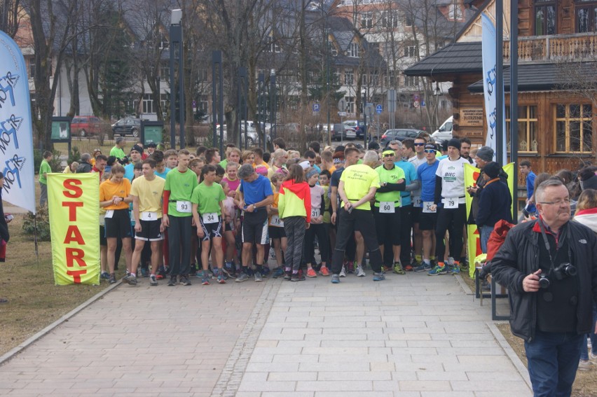 Zakopane: Z okazji 1 dnia wiosny ulicami miasta przebiegł "Bieg Wagarowicza" [ZDJĘCIA]