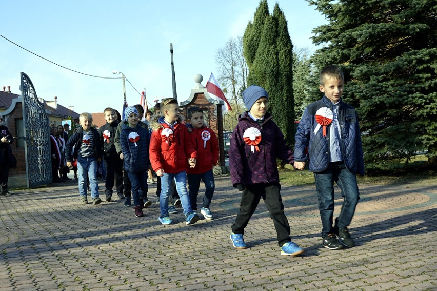 Staszkówka. Uroczyście świętowano rocznice niepodległości. W kościele odsłonięto okolicznościową tablicę