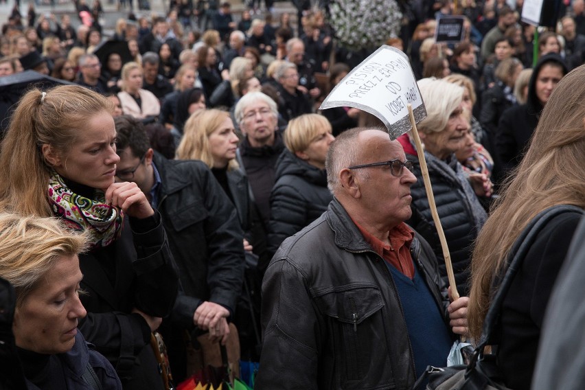 Były transparenty - w trakcie marszu w kierunku Ratusza to...