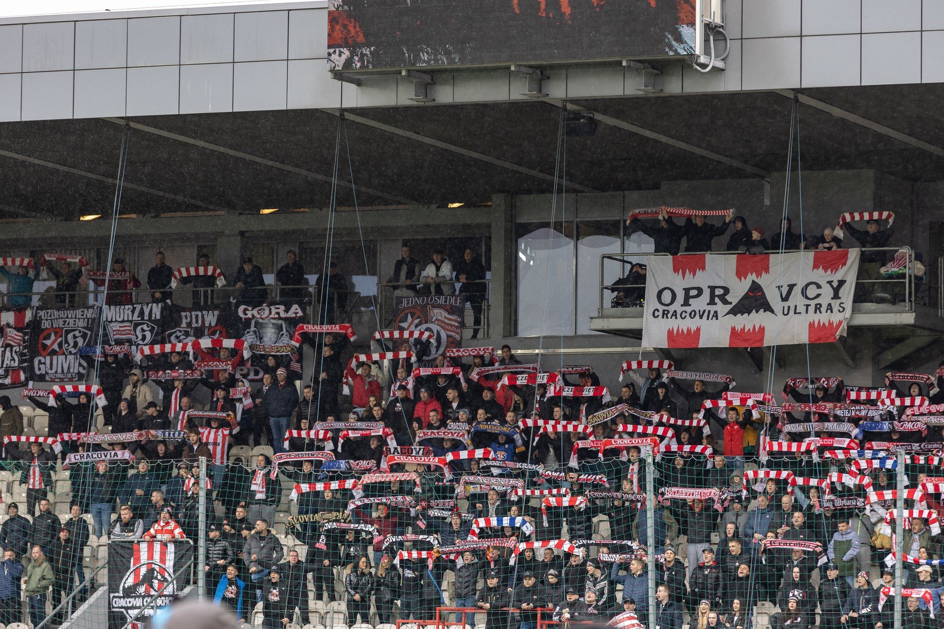 kibice-cracovii-na-meczu-z-widzewem-d-prze-yli-spory-zaw-d-gazeta