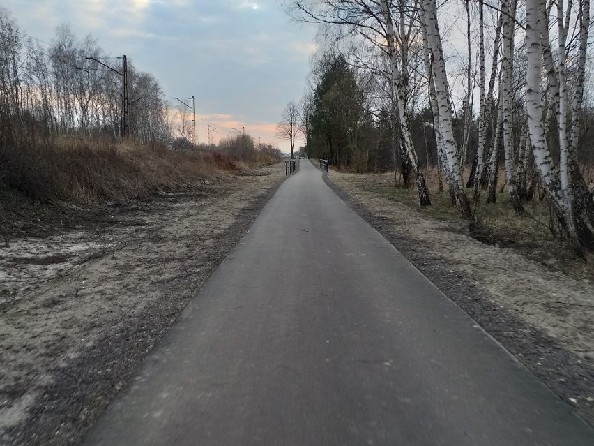 Nowa ścieżka rowerowa łączy Gołonóg ze Starą Pogorią....