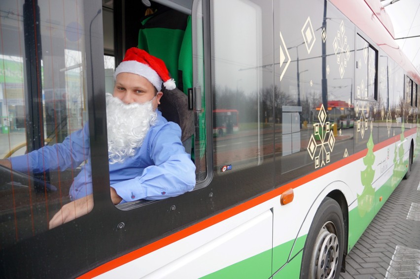 Mikołajki z komunikacją miejską: za kierownicą autobusu spotkasz Świętego Mikołaja. Jest też specjalny trolejbus