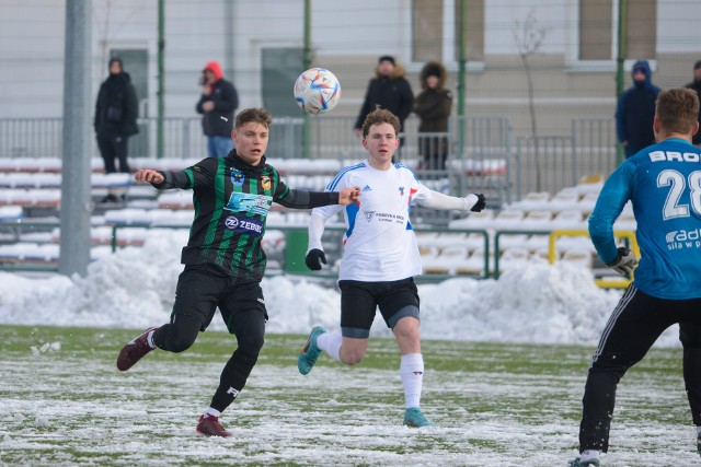 Remis 2:2 w meczu kontrolnym Staru Starachowice z Bronią Radom.