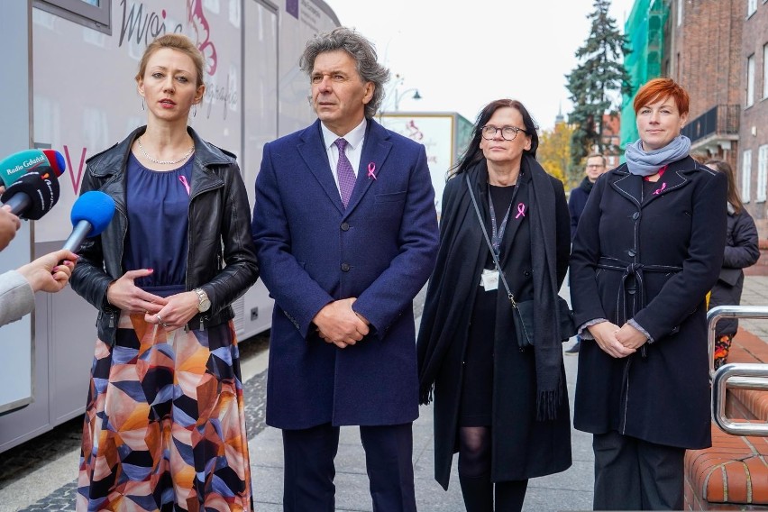 Gdańsk: Cztery nowe mammobusy kupione ze środków unijnych. Pomogą mieszkankom Pomorza