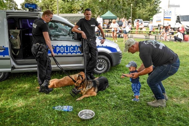 Na Festynie "Niebiescy dzieciom" będzie można zobaczyć na przykład patrole policyjne - konne i rowerowe, a także psy służbowe