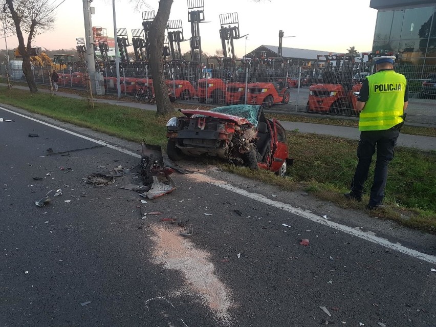 Groźny wypadek na drodze krajowej nr 52 w Kętach. Droga zablokowana