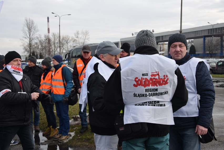 Pikieta Solidarności przed fabryką FCA w Tychach