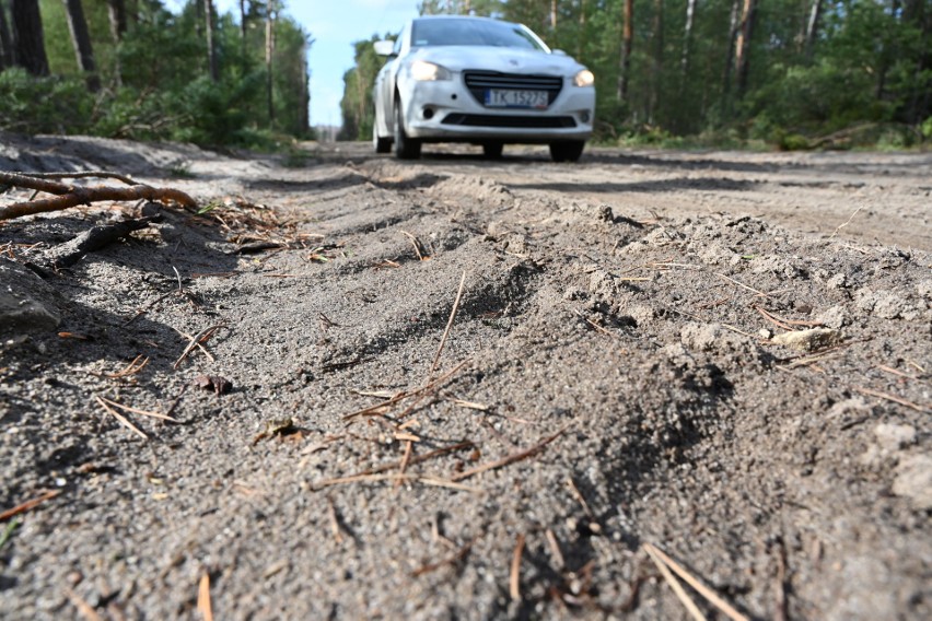 Mieszkańcy Jacentowa i Sokołowa Nowego mają dość dziur i kurzu. Żądają asfaltu! [WIDEO, ZDJĘCIA]