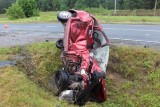 Powiat olkuski. Groźny wypadek na drodze wojewódzkiej nr 783 w Gołaczewach. Jedna osoba została poważnie ranna