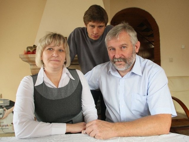Lucjan Pietrzczyk z żoną Beatą i młodszym synem Maćkiem.