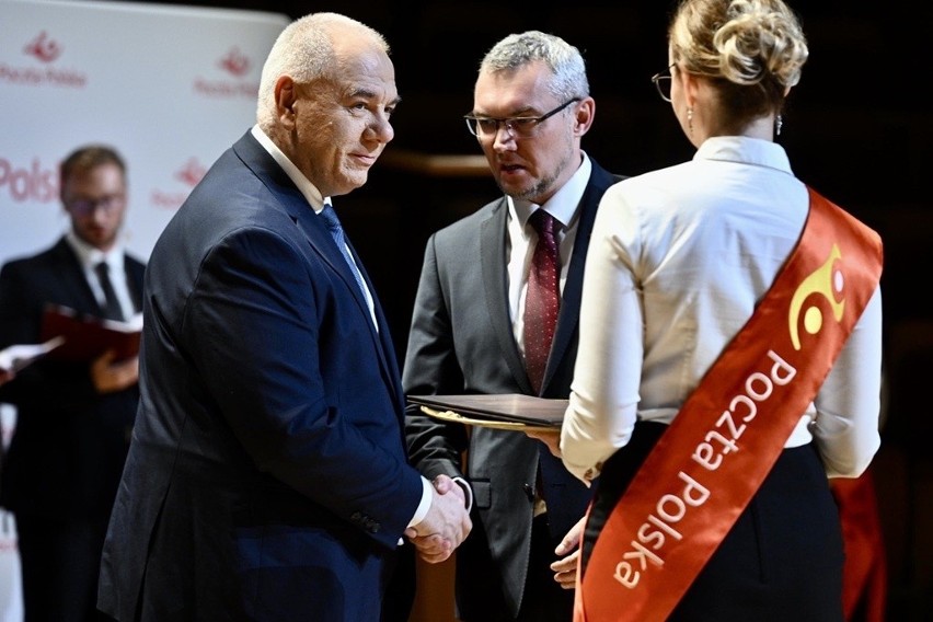 Państwo będzie wspierać Pocztę Polską. Minister Sasin podczas Dnia Łącznościowca: "To strategiczna firma"