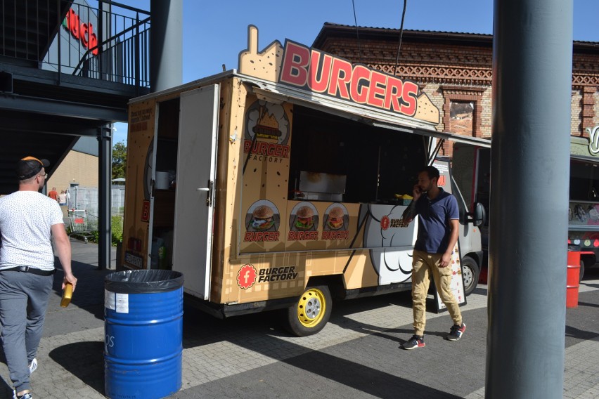 Pod CH Pogorię w Dąbrowie Górniczej przyjechały food trucki....