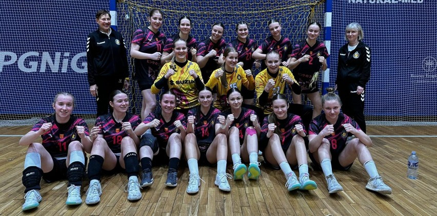 Korona Handball Kielce od wysokiej wygranej z Tempo Cmolas...
