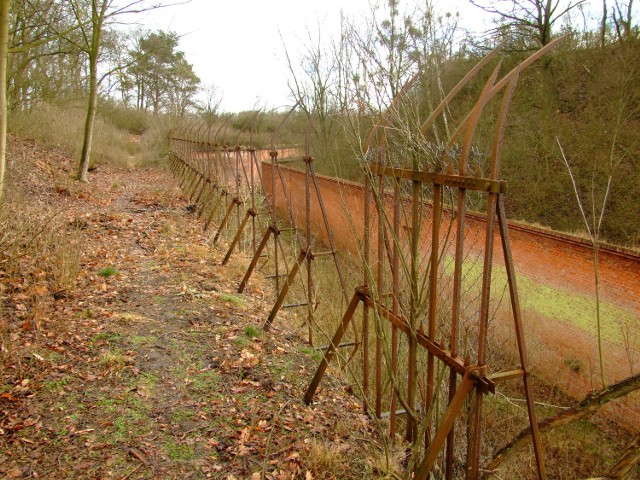 Fort V - rozkradana krata