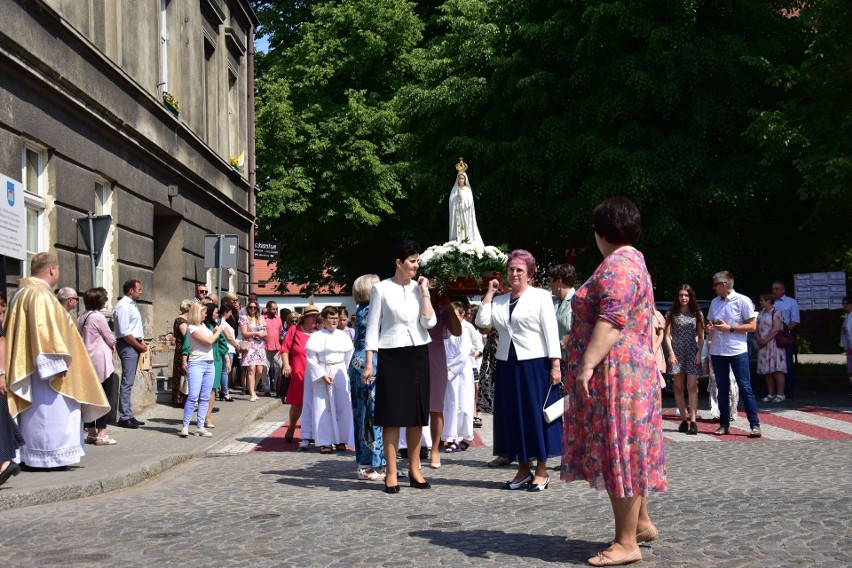 Boże Ciało 2023 w Żninie. Procesja przeszła z kościoła św. Floriana do kościoła NMPKP [zdjęcia] 