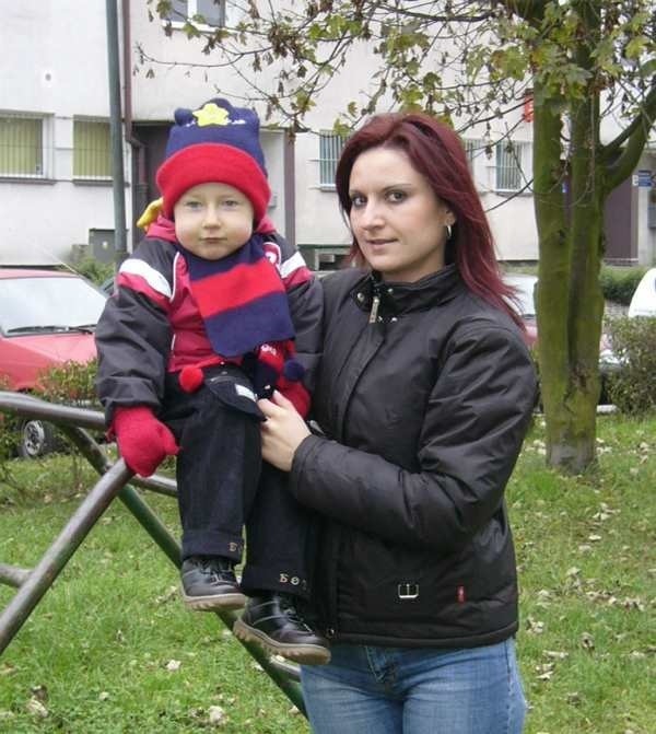 Anna Szabla z siostrzeńcem Szymonem Jackowskim spędza mało czasu na placu przy ul. Rynek. - Dwie drabinki szybko się nudzą - tłumaczy.