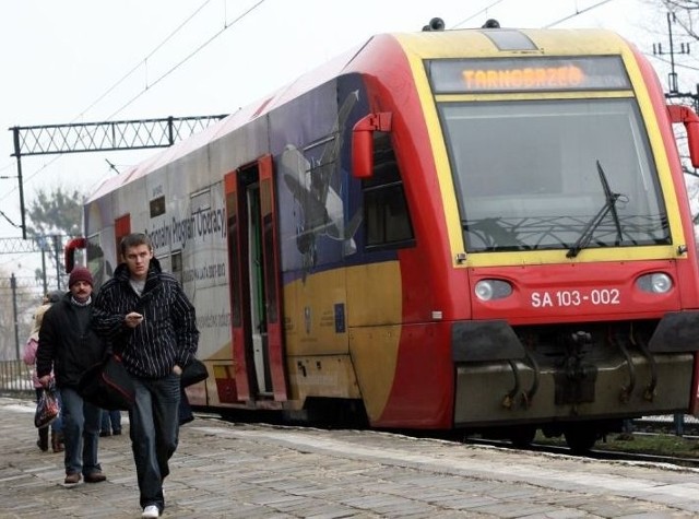 Trasa pociągu osobowego z relacji Tarnobrzeg &#8211; Rzeszów zostanie wydłużona do relacji Stalowa Wola Rozwadów &#8211; Rzeszów.