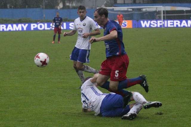 W pierwszym meczu Odra Opole była lepsza od Stali Mielec. Jedyny gol padł po rzucie karnym podyktowanym za ten faul