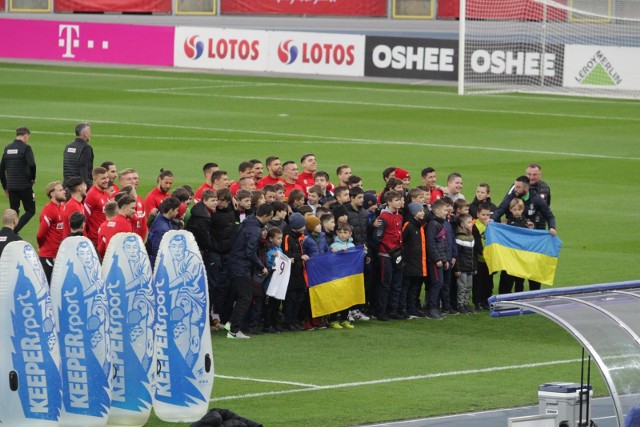 Zobacz kolejne zdjęcia. Przesuwaj zdjęcia w prawo - naciśnij strzałkę lub przycisk NASTĘPNE