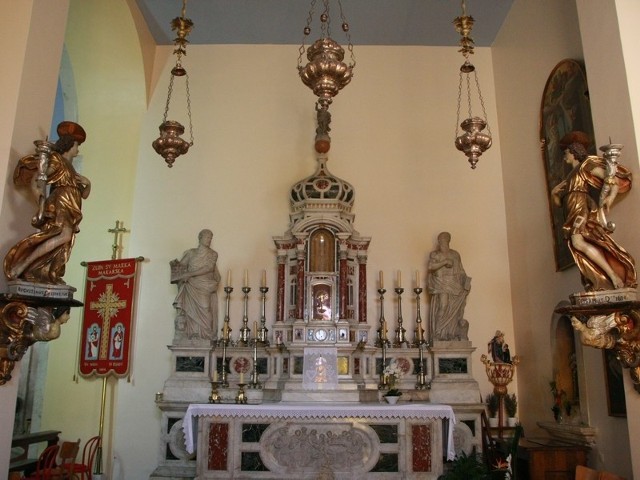 Budowa makarskiej kolegiaty ruszyła w 1700 r. Jej główny ołtarz pochodzi z XVIII w.