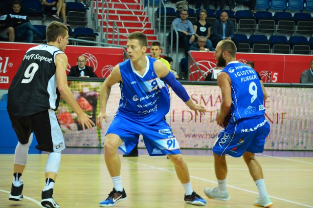 Pierwszy dzień Kasztelan Basketball Cup. W pierwszym sobotnim meczu Trefl Sopot przegrał z Polpharmą Starogard Gdański.