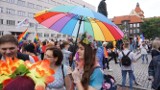 Marsz Równości w Katowicach 2018. Ponad tysiąc osób przeszło z pl. Sejmu Śląskiego na pl. Grunwaldzki: głośno, kolorowo i pokojowo ZDJĘCIA