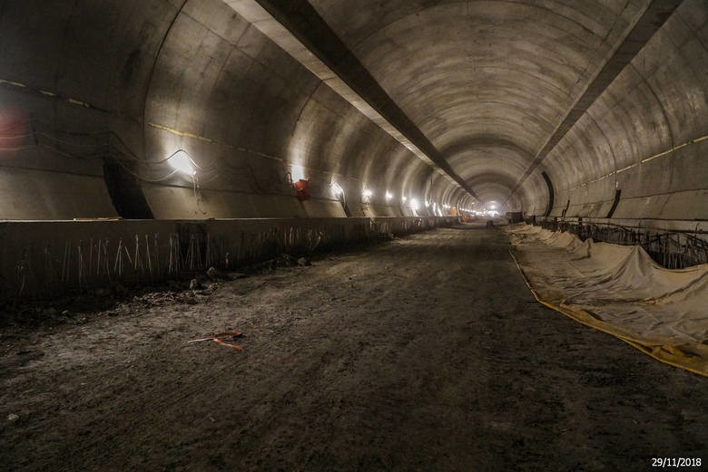 Opóźnienia przy drążeniu tunelu na zakopiance szacowane są na kilka miesięcy. Po kilku tygodniach przerwy wznowiono drążenie tunelu