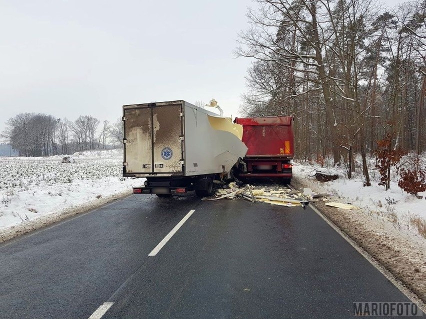 Zderzenia busa z tirem na DK 11 w Ciarce.