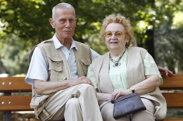 - Zbliżają się nam dwa jubileusze. Będziemy kończyć 80 lat i świętować jednocześnie 55 lat bycia razem. To co możemy powiedzieć, to przede wszystkim to, że najważniejsze w życiu jest zdrowie. Jak jest zdrowie to z wszystkim innym można sobie poradzić &#8211; mówią Irena i Zbigniew Sowiakowie z Rzeszowa.