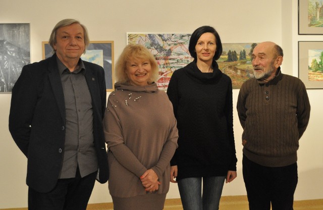 Wśród wystawiających są także mieszkańcy naszego miasta: Justyna Soja – Sadowska, Zofia Turno, Wiesław Turno i Adolf Tomasik.