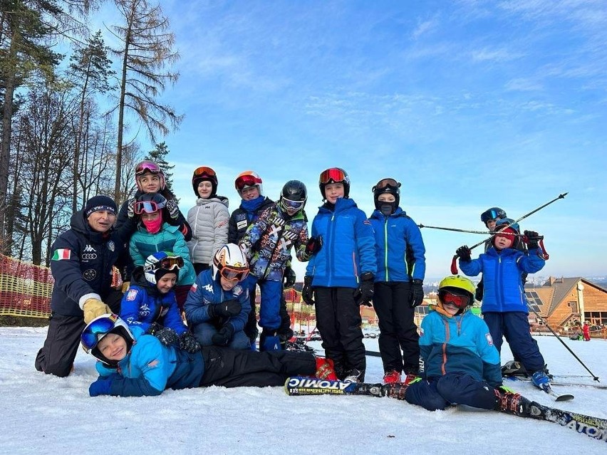 Szkoła narciarska SKI Team Kuliń-ski w Kielcach prowadzi zajęcia dla dzieci na Stadionie i na Telegrafie