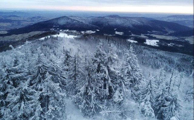 Niesamowity Beskid Wyspowy w zimowej odsłonie