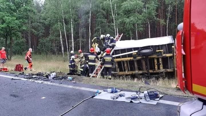 Zderzenie aut na DK nr 10 w rejonie Solca Kujawskiego, długi...