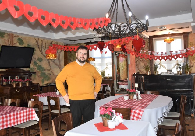 Szymon Brukwicki, współwłaściciel restauracji Ekspresja, zaprasza zakochanych m.in. na „dania rozgrzewające zmysły”