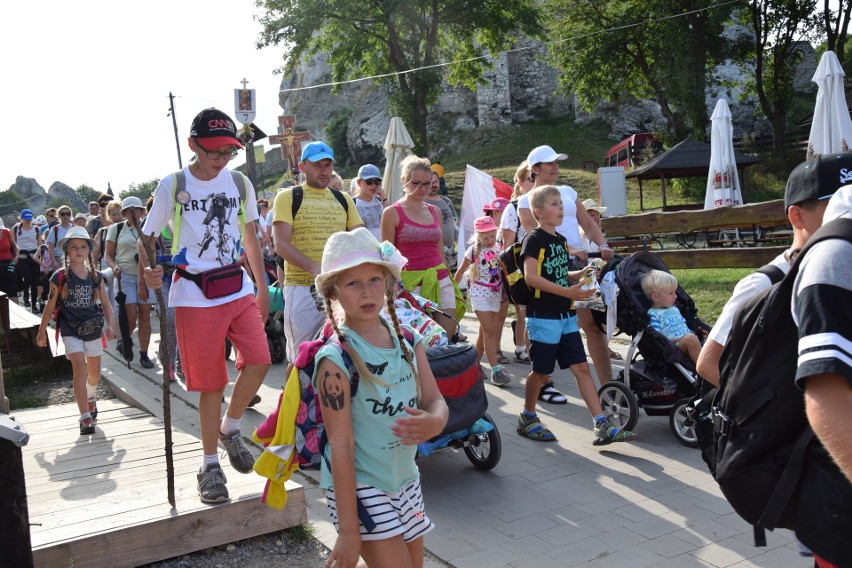 Wspólnota Śródmiejska wyruszyła z Podzamcza do Częstochowy