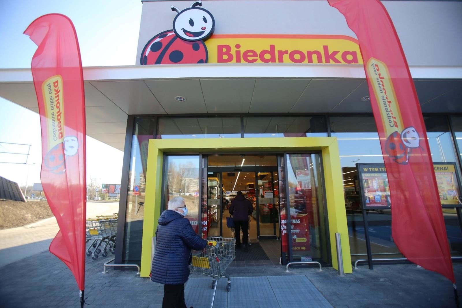 Biedronka daje 1000 zł swoim pracownikom: świąteczny prezent na zakupy od  firmy | Nowości Dziennik Toruński