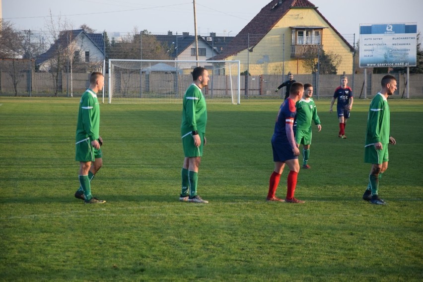 Rezerwy TOR-u (zielone stroje) potrafią "namieszać" w...