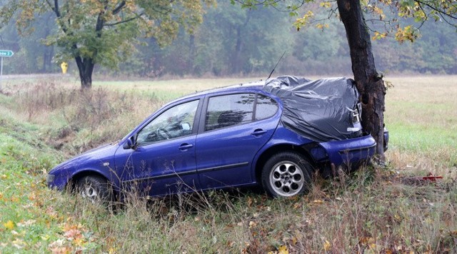 Kierowca seata stracił panowanie nad autem.