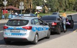 Wypadek w Radomiu. Potrącił pięciolatkę na ulicy Struga i uciekł. Policja szuka kierowcy białego opla. Ranne dziecko trafiło do szpitala