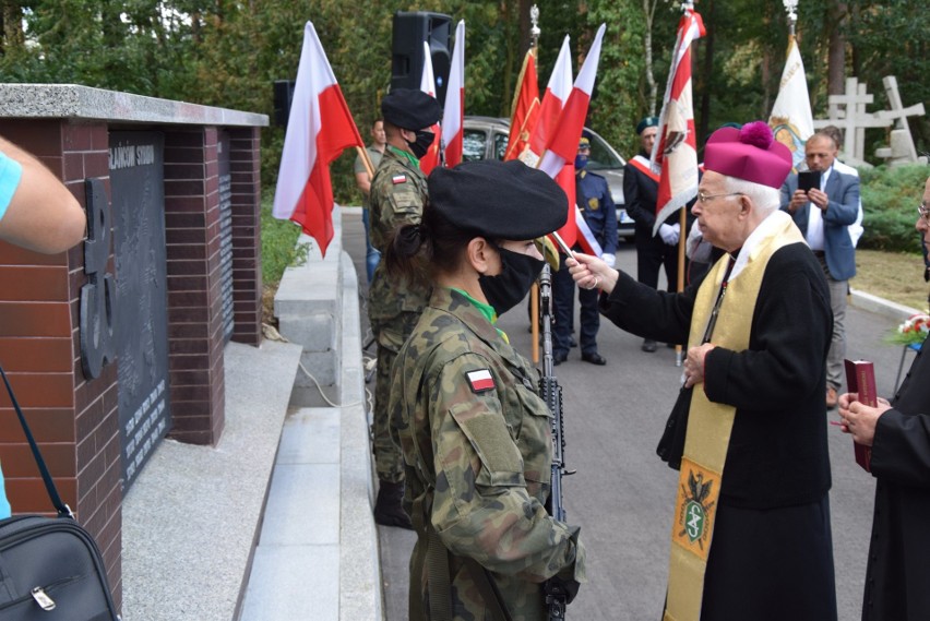 Odsłonięcie pamiątkowej tablicy na Nekropolii...