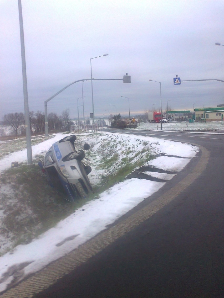 Wypadek policyjnego radiowozu pod Niemczą