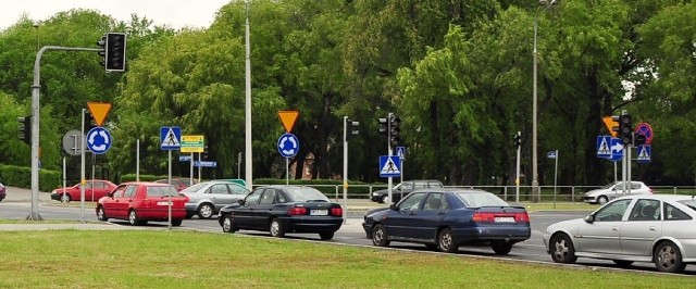 Na placu Kotlarza doszło do awarii świateł. Dzięki temu ruch odbywa się płynnie.