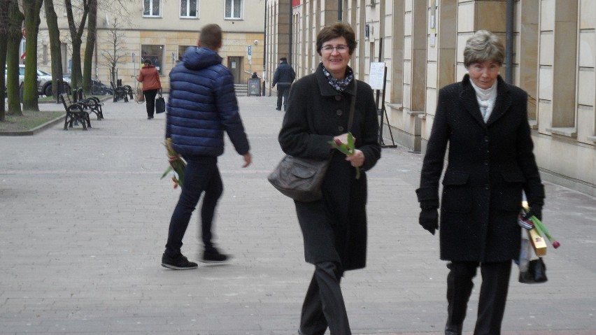 Kwiaty na Dzień Kobiet od GKS Tychy.