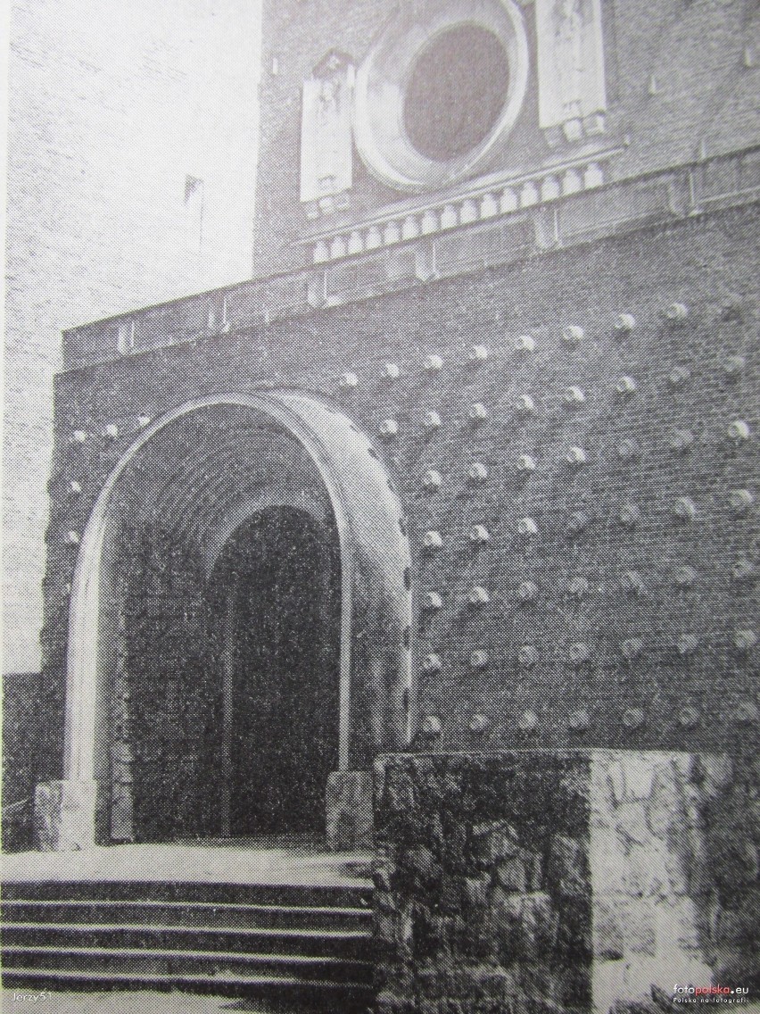 Lata 1957-1958 , Portal kościoła św. Teresy na Borkach.