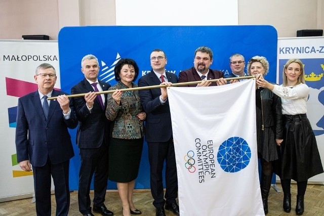 Krynica - Zdrój, podobnie jak inne miasta partnerskie, otrzymała replikę flagi Igrzysk Europejskich Kraków-Małopolska 2023