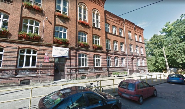 Jak nam potwierdziła Teresa Malińska, powiatowy inspektor sanitarny z Koszalina, przypadek zakażenia wirusem wykryto w V Liceum Ogólnokształcącym przy ulicy Jedności w Koszalinie.