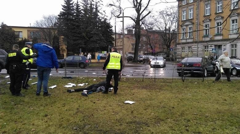 Pościg za kierowcą volkswagena zakończył się na ulicy...