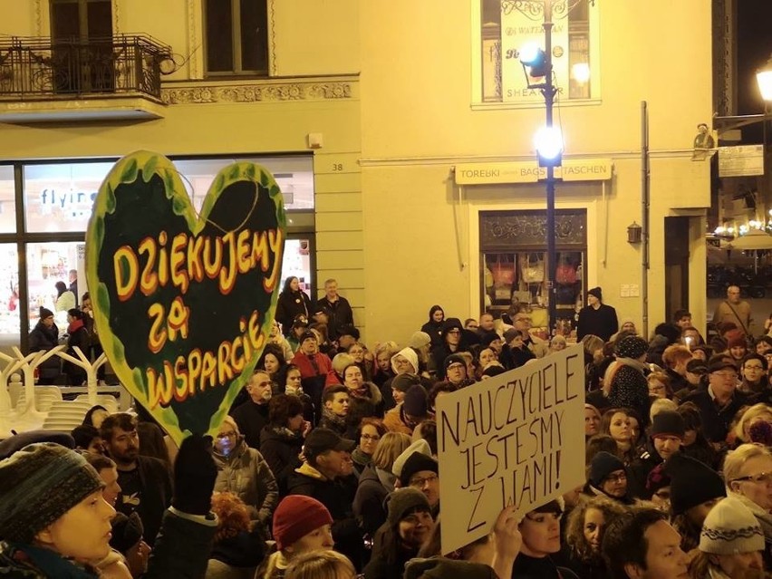 Tak wyglądał wczoraj wieczorem Rynek Staromiejski w Toruniu