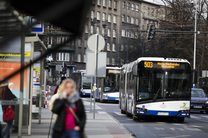 Kraków. Nowa linia i 70 autobusów więcej, by uniknąć w pojazdach zagrożenia koronawirusem