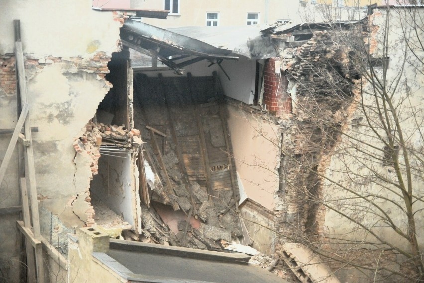 Katastrofa budowlana w Łódzkiem. Budynek zawalił się przy ul. Dąbrowskiego w Piotrkowie! ZDJĘCIA